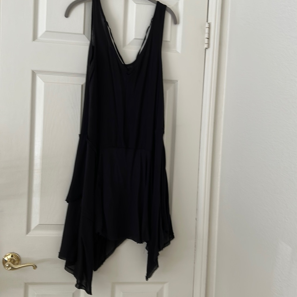 Black sleeveless dress